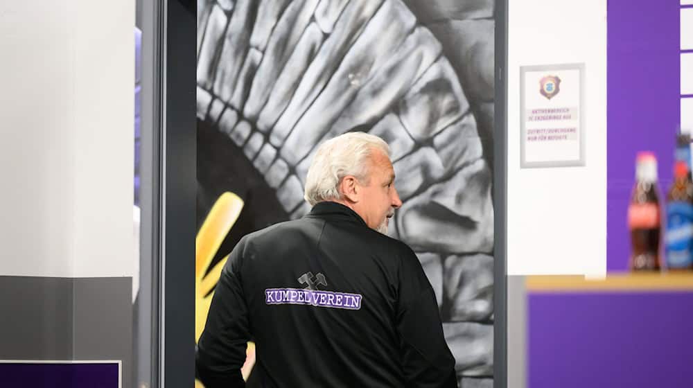 Abschied am Saisonende: Trainer Pavel Dotchev muss in Aue gehen. / Foto: Robert Michael/dpa