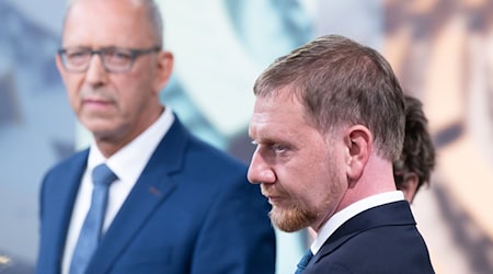 Sachsens Ministerpräsident Michael Kretschmer und AfD-Chef Jörg Urban haben ein Gespräch geführt. (Archivbild) / Foto: Sebastian Kahnert/dpa