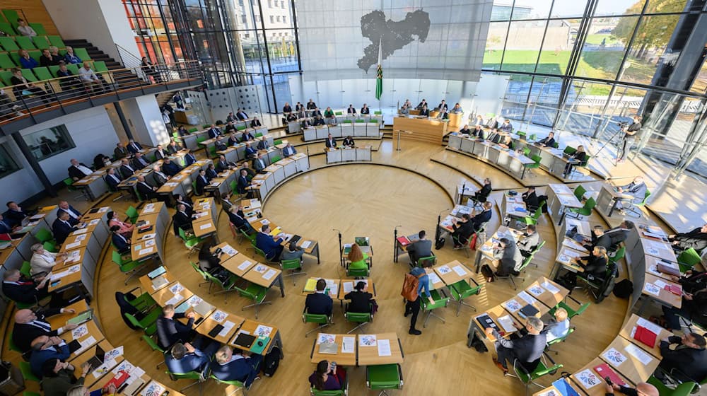 Der Sächsische Landtag befasst sich mit zwei Anträgen zur Friedenspolitik (Archivbild). / Foto: Robert Michael/dpa