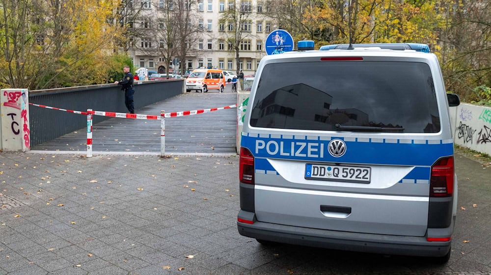 Am Sonnabend wurde in Leipzig eine Leiche aus der Weißen Elster geborgen. / Foto: Erik-Holm Langhof/EHL Media/dpa