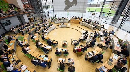 Der Landtag lehnte einen Antrag der Linken zum Verzicht auf militärische Forschung an Hochschulen ab.  / Foto: Robert Michael/dpa