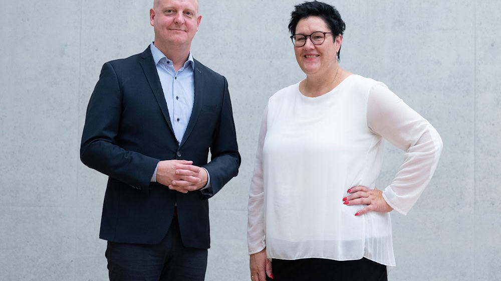 Die SPD-Landesvorsitzenden Henning Homann und Kathrin Michel wollen mit der CDU über die Bildung einer Minderheitsregierung sprechen (Archivbild). / Foto: Sebastian Kahnert/dpa-Zentralbild/dpa