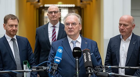 Wuchod ma so po woli knježerstwowych šefow atraktiwniši stać za wukrajnych fachowcow.  / Foto: Christophe Gateau/dpa