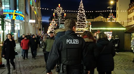 La policía realizará controles aleatorios de armas en los mercados navideños. (Foto simbólica) / Foto: Sebastian Willnow/dpa-Zentralbild/dpa