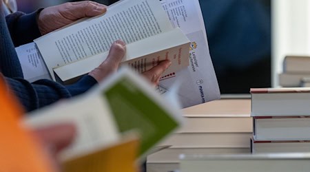 Für den Preis der Leipziger Buchmesse haben 166 Verlage Werke ins Rennen geschickt. (Archivbild) / Foto: Hendrik Schmidt/dpa