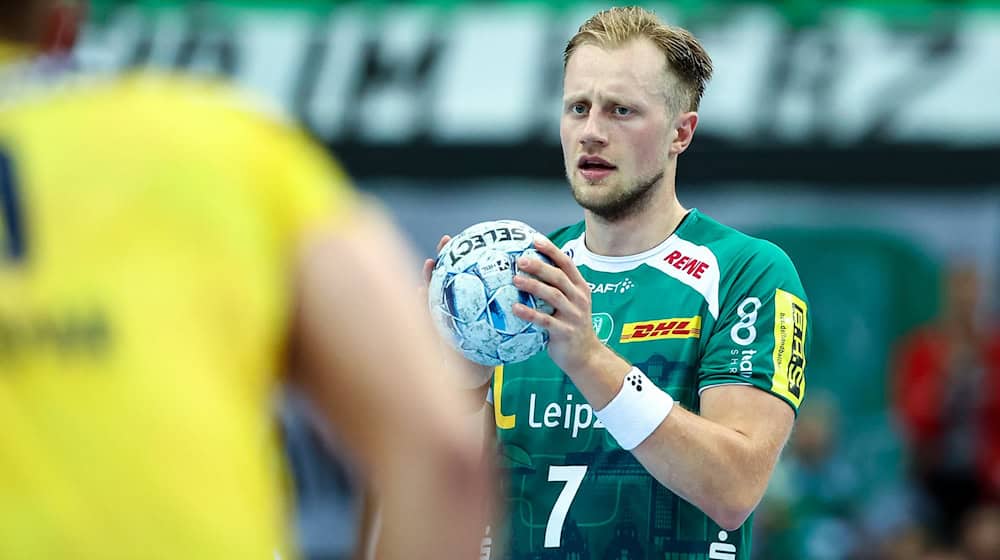 National handball player Luca Witzke and his SC DHfK Leipzig keep the Bundesliga match at SG Flensburg-Handewitt open for a long time before collapsing in the final phase.  / Photo: Jan Woitas/dpa