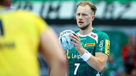 Handball-Nationalspieler Luca Witzke und sein SC DHfK Leipzig halten das Bundesliga-Spiel bei der SG Flensburg-Handewitt lange offen, ehe sie in der Schlussphase einbrechen.  / Foto: Jan Woitas/dpa