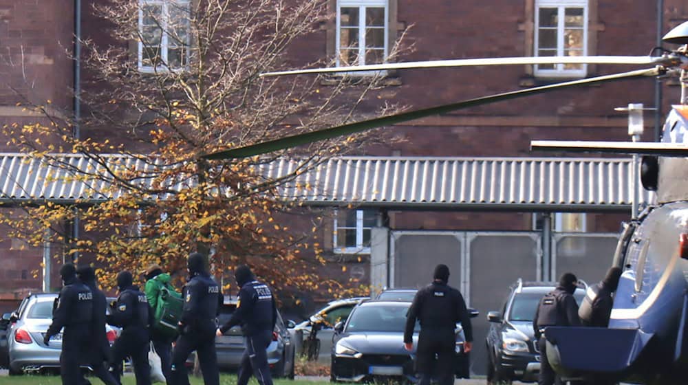 Sechs der acht Tatverdächtigen sitzen inzwischen in Untersuchungshaft.   / Foto: Rene Priebe/dpa