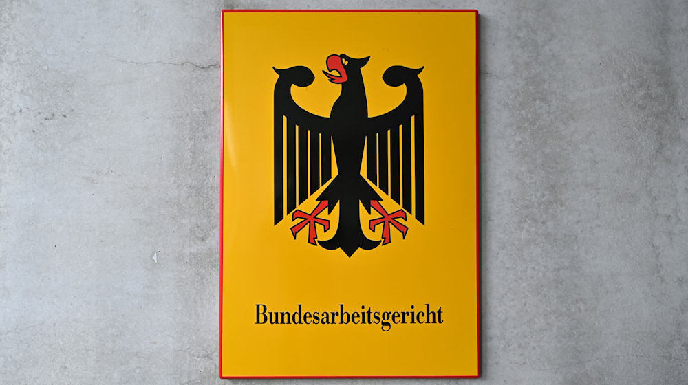 Höchstrichterliches Urteil zur Beteiligung des Betriebsrats bei Eingruppierung von freigestellten Mitgliedern des Gremiums: Die Arbeitgeberin bekam Recht. (Archivbild) / Foto: Martin Schutt/dpa/dpa-tmn