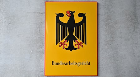 Höchstrichterliches Urteil zur Beteiligung des Betriebsrats bei Eingruppierung von freigestellten Mitgliedern des Gremiums: Die Arbeitgeberin bekam Recht. (Archivbild) / Foto: Martin Schutt/dpa/dpa-tmn