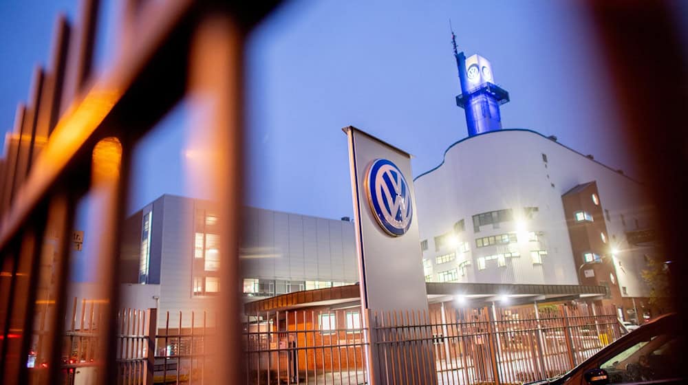 The VW plant in Osnabrück is considered to be particularly at risk. (Archive image) / Photo: Hauke-Christian Dittrich/dpa