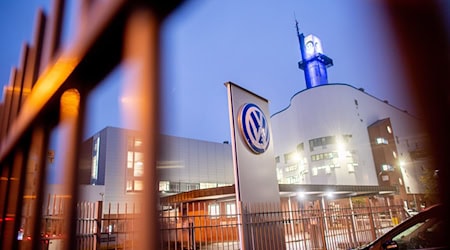 The VW plant in Osnabrück is considered to be particularly at risk. (Archive image) / Photo: Hauke-Christian Dittrich/dpa