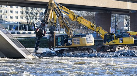 Так званий "Поїзд С" мосту Кароля з трамвайною лінією обвалився на ділянці довжиною близько 100 метрів у ніч на 11 вересня. (Архівне зображення) / Фото: Robert Michael/dpa