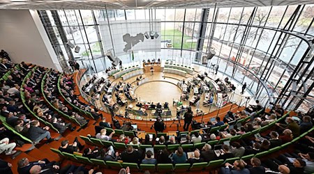 Intercambio de golpes sobre el tema de la guerra y la paz en el parlamento del estado de Sajonia. (Foto de archivo) / Foto: Sebastian Kahnert/dpa