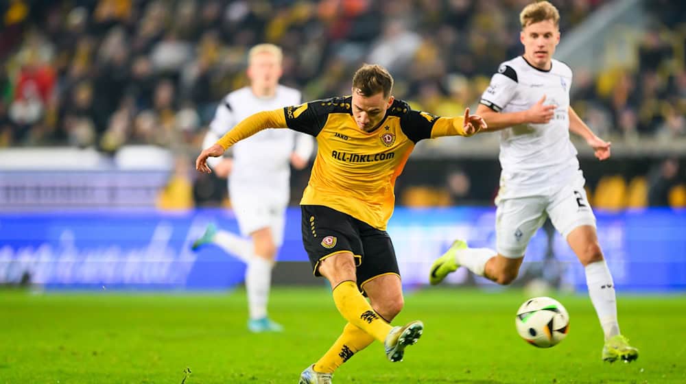 Dresden's Jakob Lemmer scores the goal to make it 2:1 against Mannheeim / Photo: Robert Michael/dpa