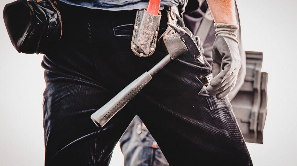 Dachdecker erhalten mehr Geld, aber nur jene mit Tarifverträgen.  Foto: IG Bau