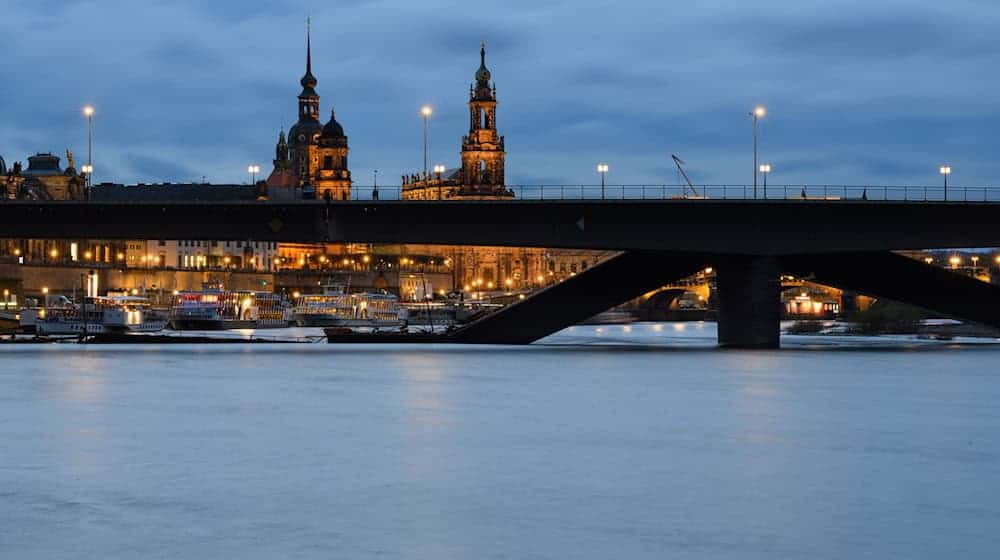 View of the historic old town of Dresden with the collapsed Carolabrücke bridge. (Archive picture) / Photo: Robert Michael/dpa