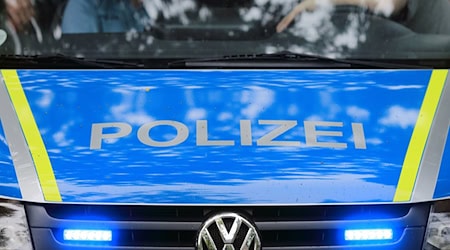 Die Polizei nahm die Verfolgung mit dem Autofahrer auf. (Symbolbild) / Foto: Jens Wolf/dpa-Zentralbild/dpa