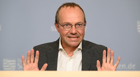 Umweltminister Wolfram Günther warnt CDU und SPD vor einer fehlenden Mehrheit (Archivbild). / Foto: Robert Michael/dpa