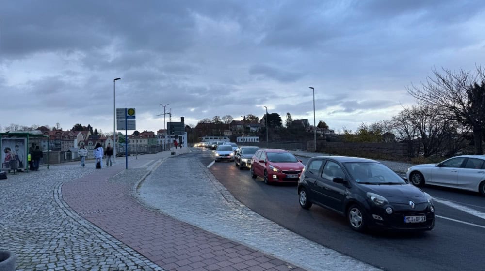 Hoffentlich jetzt vorbei: Stau auf der Meißner Altstadtbrücke. Foto: Ulf Mallek