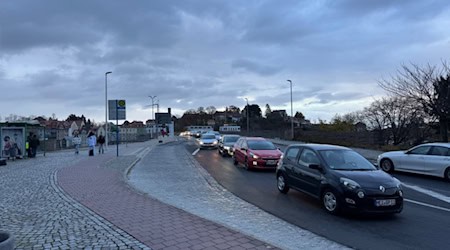 Hoffentlich jetzt vorbei: Stau auf der Meißner Altstadtbrücke. Foto: Ulf Mallek