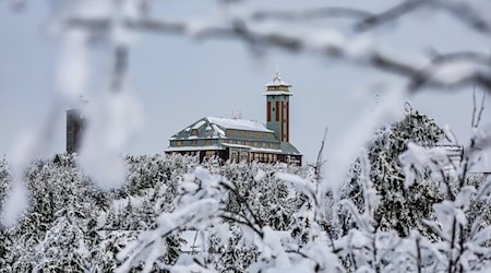 The district council decides on the sale of the Fichtelberghaus to a private investor. (Archive image) / Photo: Jan Woitas/dpa