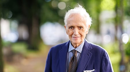 José Carreras přeprošuje 12. decembra zaso na galu, zo by z wjele prominentnymi hosćimi dary za swoju leukemijowu załožbu zběrał.  / Foto: Matthias Balk/dpa