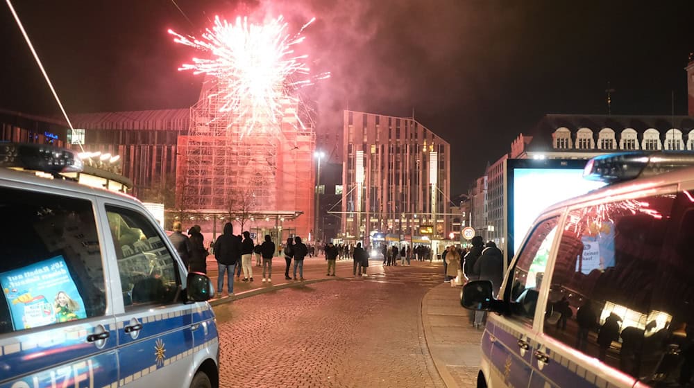 Die Polizei rückte mit einem Großaufgebot an. (Foto aktuell) / Foto: Sebastian Willnow/dpa