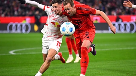 Harry Kane (r), hier im Zweikampf mit Leipzigs Christoph Baumgartner, tat der Offensiv-Abteilung des FC Bayern gut. / Foto: Tom Weller/dpa