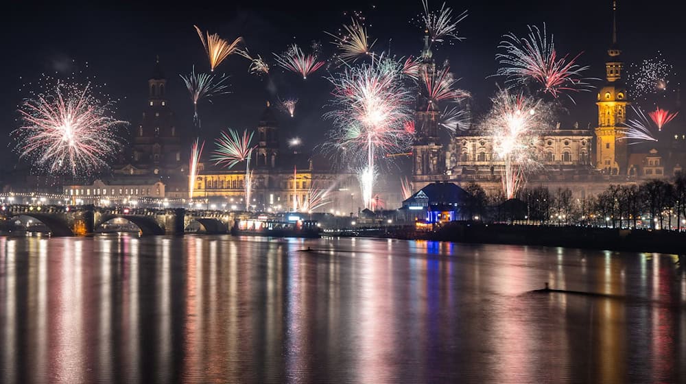 Auch dieses Jahr bleibt in Sachsen Feuerwerk weitgehend erlaubt – aber nicht überall. (Archivbild) / Foto: Robert Michael/dpa