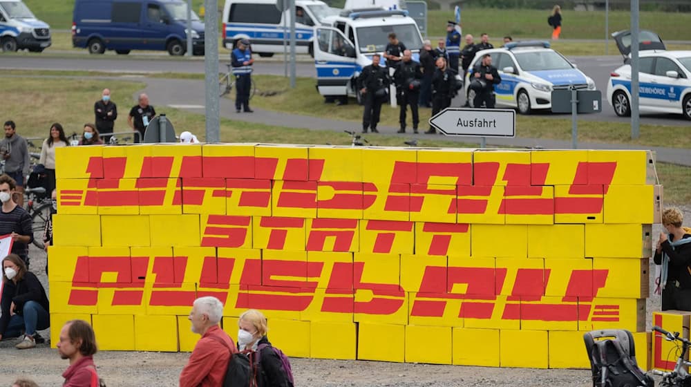 BUND skorži přećiwo planowanemu dwojenju nawopačnych kapacitow na lětanišću Lipsk/Halle. (Archivbild) / Foto: Sebastian Willnow/dpa-centralny wobraz/dpa