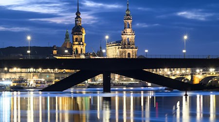 There is international criticism of the length of time it took to demolish the bridge after it collapsed in Dresden / Photo: Robert Michael/dpa