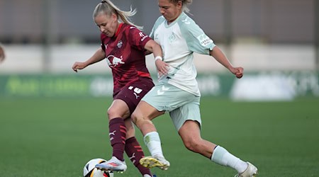 Vanessa Fudalla (l) scores in Cologne / Photo: Hendrik Schmidt/dpa