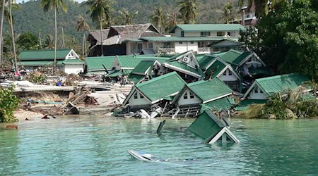 Die Tsunami-Katastrophe vom 26. Dezember 2004 forderte mehr als 230.000 Todesopfer.  / Foto: Stringer/dpa