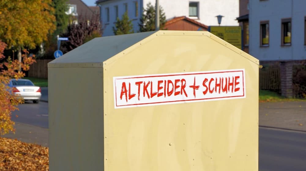 Altkleidercontainer - ab 2025 zentraler Punkt für nachhaltige Textilverwertung / Bild von Andreas Lischka auf pixabay