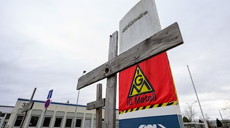 Protest gegen die Schließung des Gelenkwellenwerks GKN in Zwickau. / Foto: Hendrik Schmidt/dpa