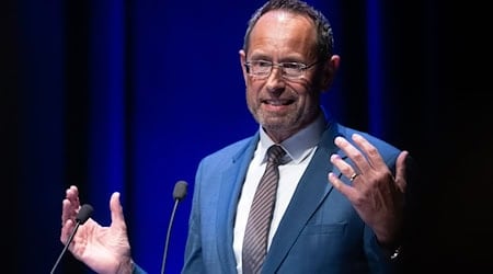 Dirk Benkendorff droht das Ende seiner Amtszeit als Rektor. (Archivbild) / Foto: Hendrik Schmidt/dpa