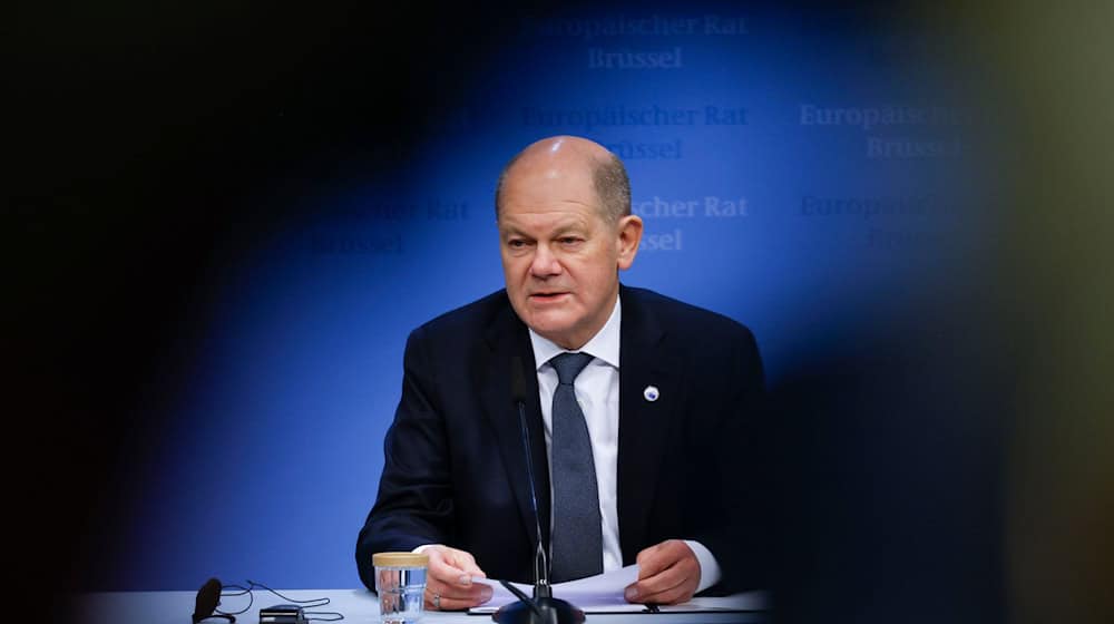 Scholz welcomes wage agreement at VW / Photo: Omar Havana/AP/dpa