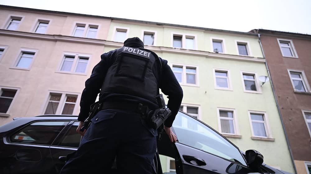 Die Polizei fand in einer Wohnung in Meißen drei tote Kleinkinder und deren toten Vater / Foto: Robert Michael/dpa