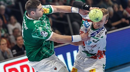 The Füchse's defensive performance against Magdeburg was strong in the first half / Photo: Andreas Gora/dpa