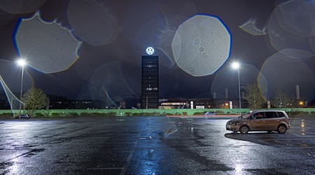 Im VW-Stammwerk in Wolfsburg sind die Mitarbeiter erneut in den Ausstand getreten. / Foto: Moritz Frankenberg/dpa