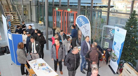 Besucher der Fachkräftemesse. Am 27. Dezember wird sie eröffnet. Foto: Landratsamt Meinen