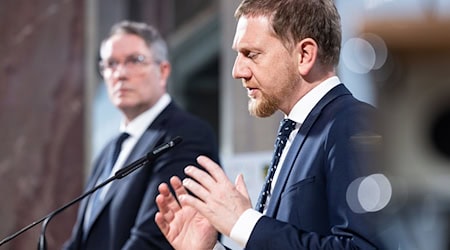 Alexander Schweitzer z Porynsko-Pfalcy za kraje SPD, Michael Kretschmer (CDU) ze Sakskeje jako předsyda konferency ministerskich prezidentow: W mnohich zaměrach su sej přezjedni. / Foto: Hannes P. Albert/dpa