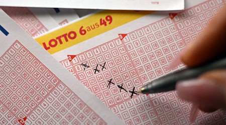 Two players from Saxony each won one million euros with three correct numbers (archive photo) / Photo: Federico Gambarini/dpa