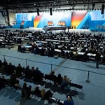 Am zweiten Tag gelangen die Delegierten der AfD ohne Probleme zum Parteitagsgelände in Riesa. Am Vortag gab es Protestaktionen und Blockaden in der sächsischen Stadt. / Foto: Sebastian Kahnert/dpa