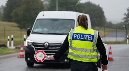 Die Staatsanwaltschaft hat Anklage gegen zwei mutmaßliche Schleuser erhoben. (Symbolbild) / Foto: Paul Glaser/dpa