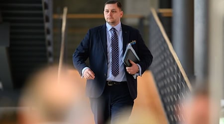 AfD-Abgeordneter Alexander Wiesner steht bei anderen Fraktionen im Sächsischen Landtag in der Kritik. (Archivbild) / Foto: Robert Michael/dpa