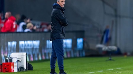 El entrenador Jens Härtel se hizo cargo del Aue a principios de año. Empató su primer partido al frente del equipo. / Foto: Jens Büttner/dpa