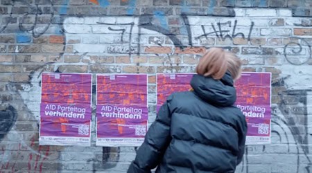 Mit Plakaten mobilisieren linke Gruppen gegen den AfD-Bundesparteitag in Riesa. Foto: Widersetzen