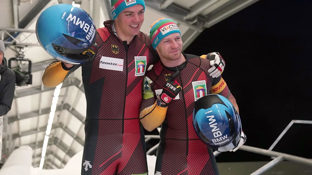 Pusher Simon Wulff (l) with pilot Francesco Friedrich / Photo: Roman Koksarov/dpa